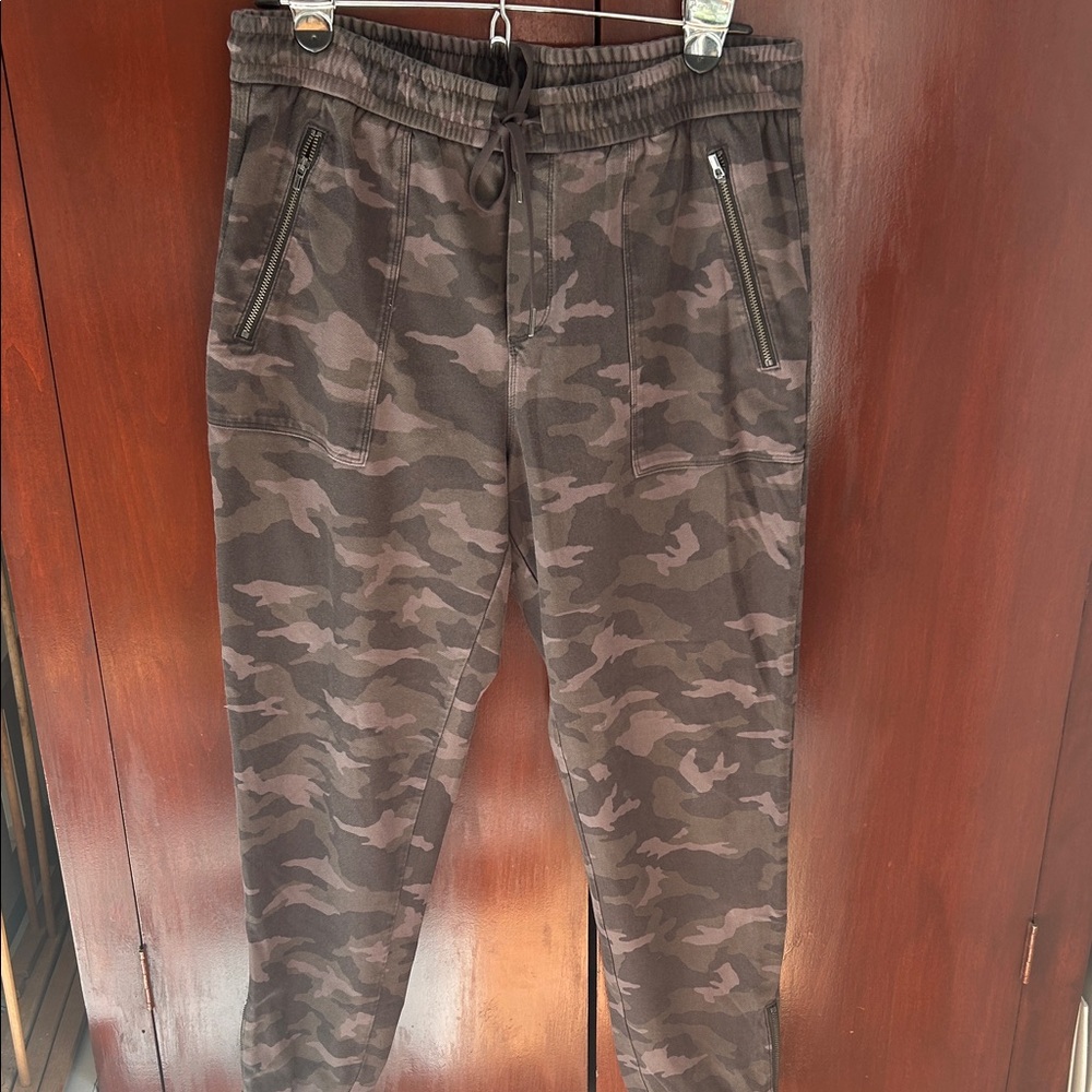 Athleta Women's Brown Camouflage Joggers